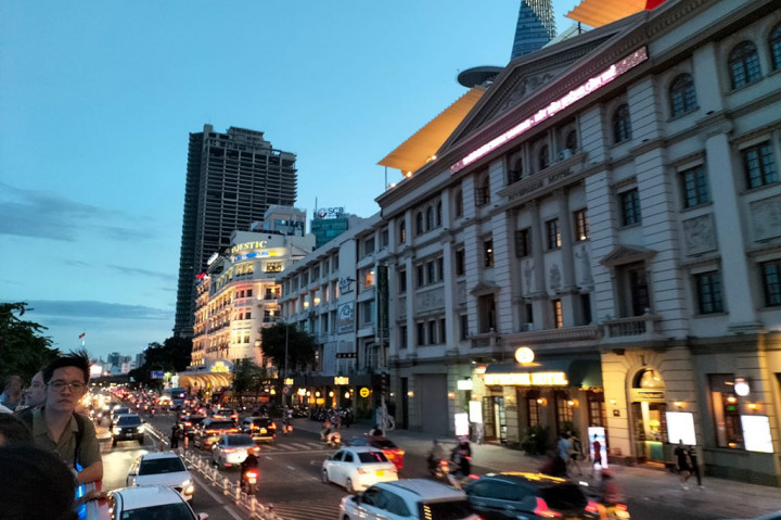 Kota metropolitan terbesar di Vietnam ini terkenal dengan sajian kulinernya yang luar biasa, mulai dari restoran Michelin hingga jajanan kaki lima, kafe trendi, kehidupan malam, hingga tengara bersejarah. 