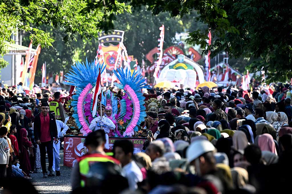 Tercatat 8.436 peserta ikut memeriahkan karnaval yang digelar Pemerintah Kota (Pemkot) Lhokseumawe, Aceh, Sabtu, 19 Agustus 2023. Karnaval dalam rangka memperingati HUT ke-78 RI tersebut mengusung tema Harmoni Pesona Budaya Nusantara.