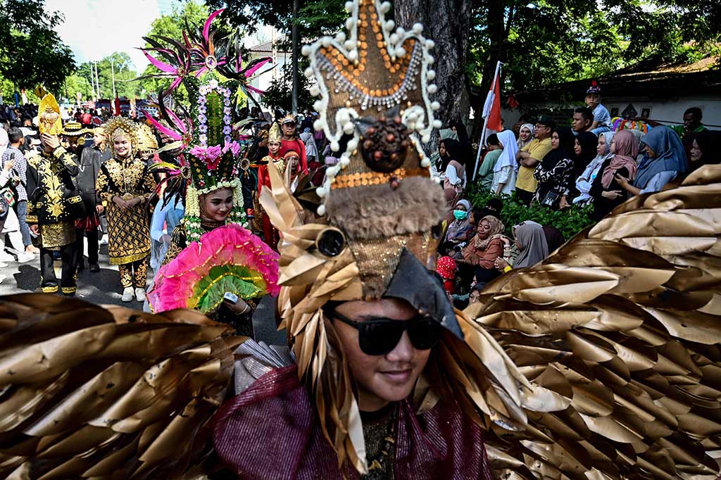Karnaval pesona budaya Nusantara itu diikuti 175 sekolah yang terdiri dari 64 TK, 67 SD/MIN, 23 SMP, dan 21 SMA atau sederajat. Selain itu acara ini juga dimeriahkan oleh beberapa kendaraan militer dari Lanal Lhokseumawe.