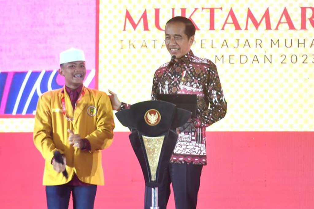 Lebih lanjut Presiden Jokowi mengatakan dunia saat ini semuanya dipandang serba digital. Mau lihat menu di restoran, mau belanja, mau pesan kendaraan, mau bayar-bayaran, semuanya dapat diakses melalui digital. Makanya, kata dia, kehadiran smartphone atau ponsel pintar juga sudah menjadi sangat penting saat ini. 