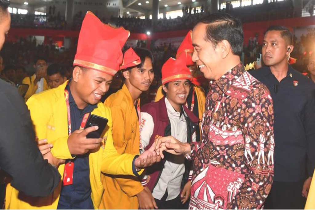 Jokowi menambahkan bahwa dengan digital semuanya serba menjadi mudah, bahkan mengerjakan tugas sekolah juga bisa melalui digital. Semua yang serba digital membuat generasi muda lebih unggul.  