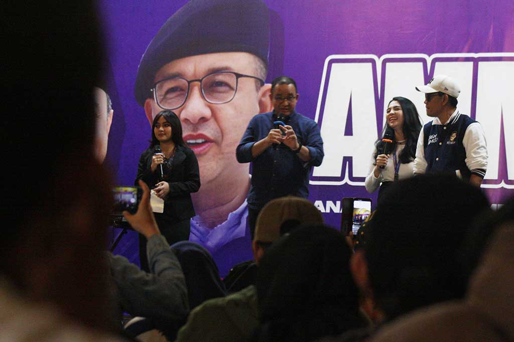 Anies mengaku prihatin dengan kondisi saat ini, di mana kebebasan bersuara seolah dikungkung oleh kebijakan. Dia menyebut, bahawa saat ini adalah zaman dimana seorang pengkritik justru dilaporkan ke pihak berwajib. 