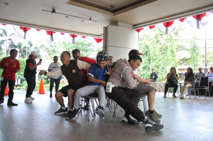 Selain acara Gowes Kemerdekaan, juga digelar sejumlah lomba bagi karyawan Media Group, di antaranya lomba rebut bangku, tebak gerak, estafet sarung, dan balap karung. Masing-masing peserta memperebutkan juara 1,2 dan 3 dan mendapatkan hadiah uang tunai jutaan rupiah.