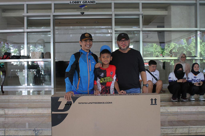 Usai menggelar kegiatan lomba, selanjutnya dilakukan pengumuman doorprize berupa satu unit mixer, satu unit kipas angin dan satu unit sepeda. Selanjutnya acara ditutup dengan foto bersama.