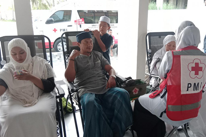 Amatan Media Indonesia di Masjid Agung AL-Falah, Kota Sigli, Ibukota Kabupaten Pidie, Provinsi Aceh musalnya, puluhan jemaah salat subuh melakukan donor darah pada Minggu, 20 Agustus 2023 pagi. Ibadah sosial kemanusiaan ini digelar di pelataran teras sebelah utara masjid kebanggaan masyakat Pidie tersebuttersebut berkat kerjasama PMI, Penitia Safari Subuh dan Pengurus Masjid AL-Falah.