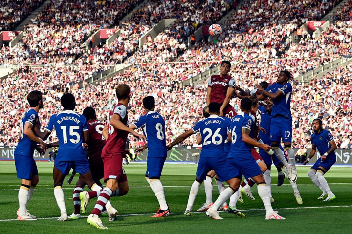 West Ham lantas merestorasi keunggulan saat Michail Antonio mengemas gol pada menit ke-54. Dua bek Chelsea Levi Colwill dan Axel Disasi gagal mengawal Antonio, yang menerima operan Ward-Prowse dan memaksimalkan kekuatannya untuk melepaskan sepakan yang gagal diantisipasi kiper Robert Sanchez.