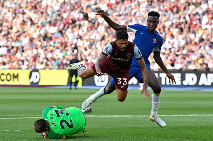 Setelah kemasukan gol tersebut, Chelsea kemudian mampu menyamakan kedudukan pada menit ke-28. Bek West Ham Kurt Zouma gagal menyapu bola dengan sempurna, dan Chukwuemeka mampu menguasai bola, mengecoh Tomas Soucek, sebelum mengakhirinya dengan penyelesaian ke sudut jauh gawang tuan rumah.