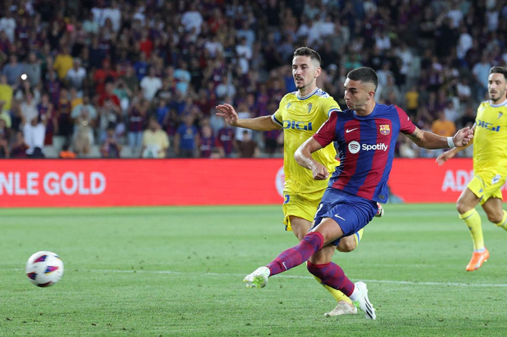Cadiz mampu menahan gempuran-gempuran yang diberikan Barca pada sebagian besar jalannya pertandingan. Namun bukan berarti mereka tidak pernah mengancam. Kiper Barca Marc-Andre ter Stegen sempat dipaksa melakukan penyelamatan untuk menggagalkan peluang Roger Marti dari situasi satu lawan satu.