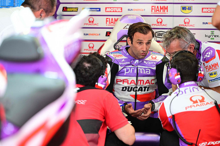 Sejak 2021 hingga sekarang, pembalap Prancis itu telah meraih total 12 podium bersama tim, dengan rincian empat podium di tahun 2021, empat podium di tahun 2022, dan empat podium lagi di musim ini.