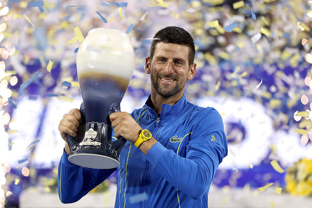 Djokovic tidak mampu mengonversi ketika ia melakukan servis untuk pertandingan tersebut pada kedudukan 5-4 tetapi dua gim kemudian berhasil menyingkirkan lawan dalam pertandingan yang disebut ATP sebagai final tiga set terlama dalam sejarah tur.