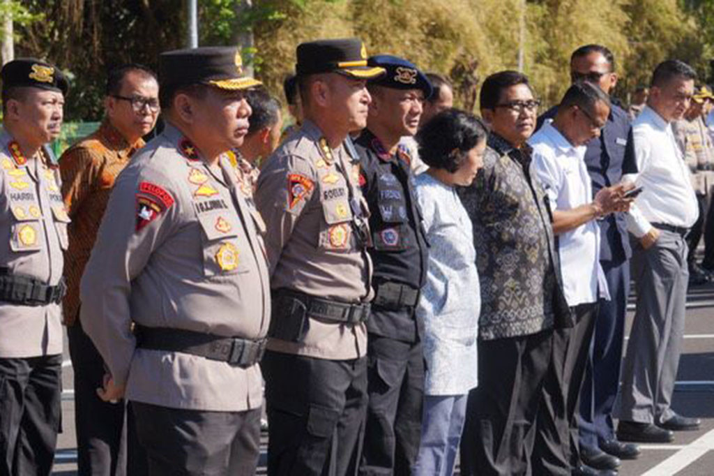 Kapolda Bali Irjen Pol Ida Bagus Kade Putra Narendra mengatakan, untuk melakukan pengamanan pertemuan ini, Polda Bali menurunkan 602 personil dari berbagai unsur TNI, Polri, dan unsur lainnya. 