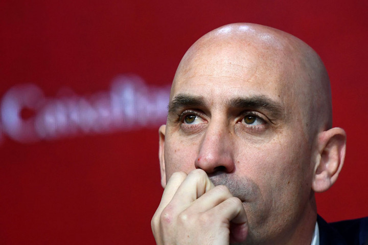 Luis Rubiales, Presiden Federasi Sepak Bola Spanyol (RFEF), Senin, 21 Agustus 2023 waktu setempat, meminta maaf karena mencium bibir pemain bintang Jenni Hermoso setelah timnas Spanyol memenangi Piala Dunia Wanita 2023.