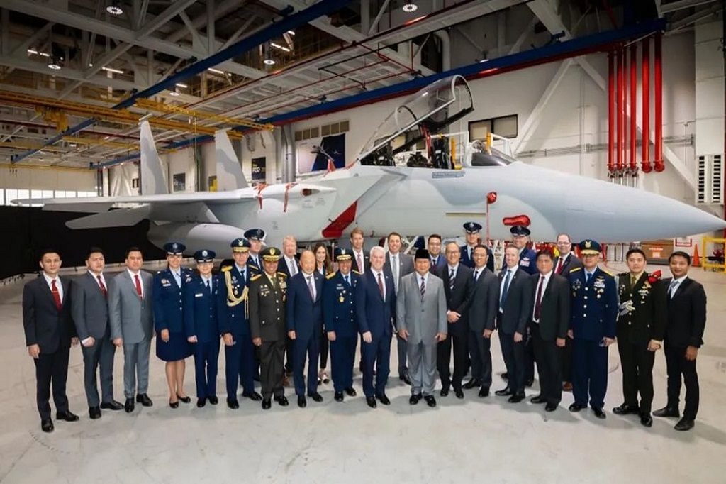 Dokumen MoU itu diteken oleh Kepala Badan Sarana Pertahanan Kemhan RI Marsekal Muda TNI Yusuf Jauhari dan Wakil Presiden Direktur dan Manajer Program Boeing Fighters Mark Sears.