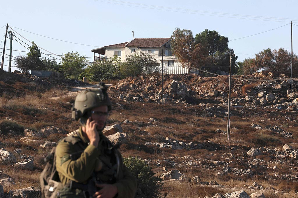 Pasukan Israel pada Selasa, 22 Agustus 2023 menangkap dua warga Palestina yang diduga menembak mati seorang pemukim Israel di dekat Hebron di Tepi Barat yang diduduki, tempat kekerasan meningkat sejak awal tahun lalu.