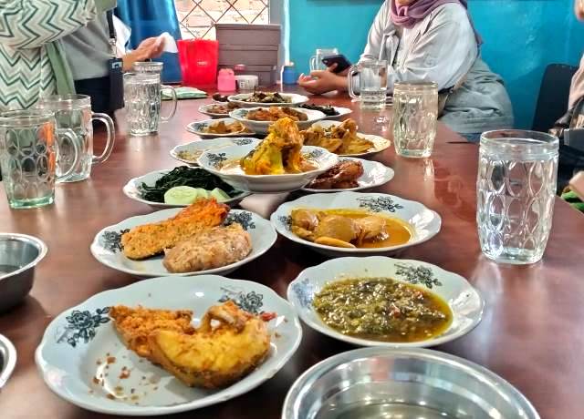 Berbagai menu lainnya juga disajikan. (Foto: Dok. Medcom.id/Yatin Suleha)
