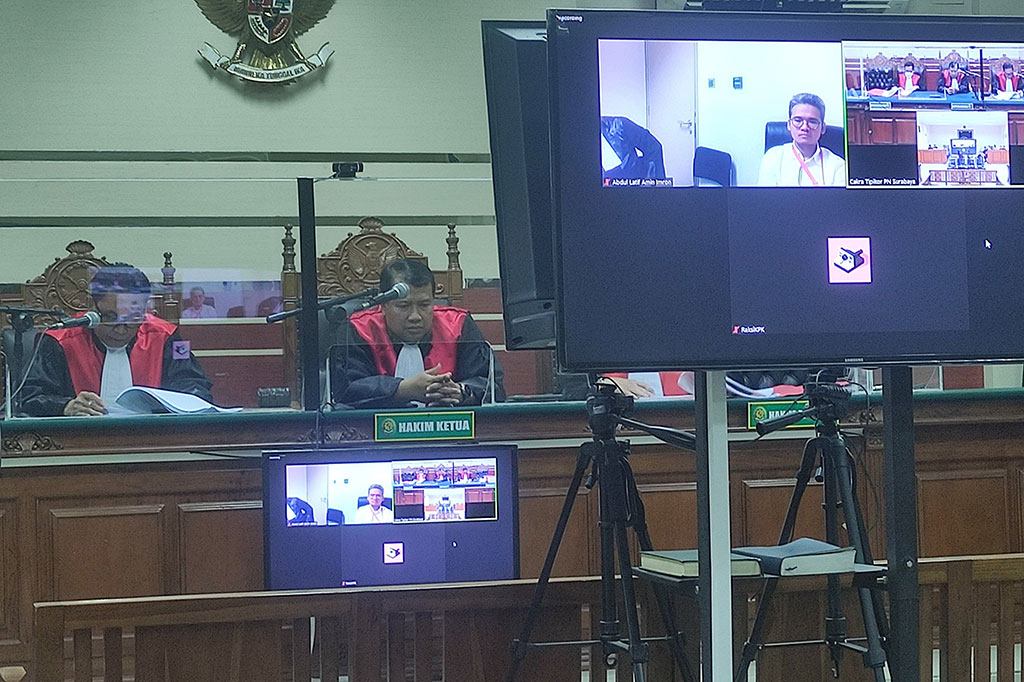 Bupati Bangkalan periode 2018-2023 itu juga dikenai denda Rp300 juta subsider 4 bulan penjara. Ra Latif juga harus membayar uang pengganti senilai Rp9,7 miliar dalam waktu satu tahun, dan bila tidak mampu membayar maka harta bendanya akan disita. Apabila ternyata tidak memiliki harta untuk dibayarkan, hukumannya akan ditambah 3 tahun.