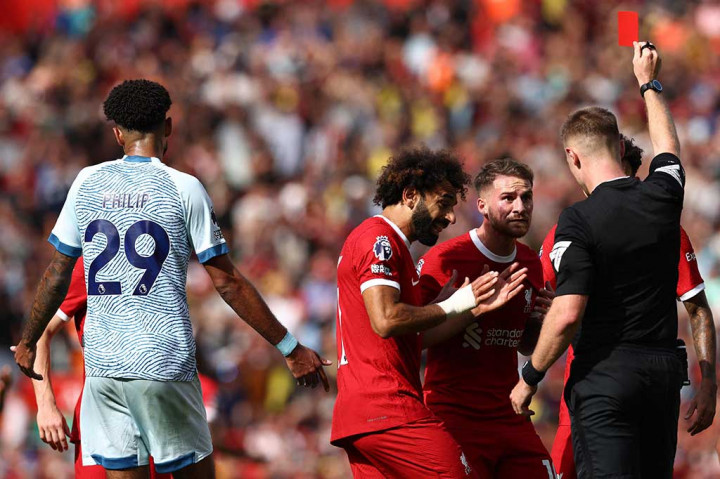 Alexis Mac Allister diganjar kartu merah setelah melanggar pemain AFC Bournemouth, Ryan Christie dalam kemenangan 3-1 timnya pada pekan kedua Liga Inggris di Anfield, Sabtu, 19 Agustus 2023. Liverpool FC sukses melakukan banding hukuman yang diterima Alexis Mac Allister tersebut.