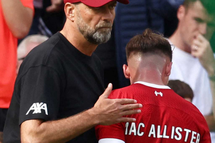 Pemain timnas Argentina itu berkesempatan mengisi lini tengah tim asuhan Jurgen Klopp bersama dua pemain baru lainnya, Dominik Szoboszlai dan Wataru Endo  ketika tandang menghadapi Newcastle di St James Park pada Minggu, 27 Agustus pukul 22.30 WIB.