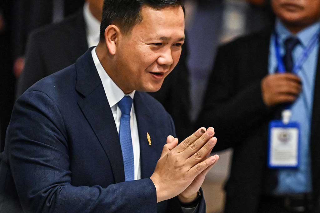 Beberapa hari setelah kemenangannya pada pemilu, Hun Sen mengumumkan bahwa ia mengundurkan diri dan menyerahkan kekuasaannya kepada Hun Manet setelah hampir empat dekade berkuasa.