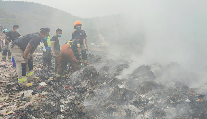 Kebakaran sampah di TPA Sarimukti, Kabupaten Bandung Barat masih belum bisa dipadamkan. Pada hari kelima, cakupan yang terbakar bahkan makin meluas hingga 21 hektare lebih.