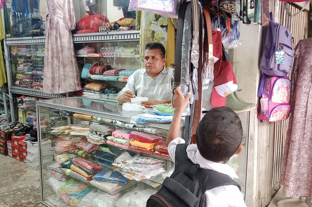 Roda perekonomian di wilayah Provinsi Aceh rasanya seperti dirundung masalah atau sedang lesu. Denyut nadi transaksi pasar terlihat lesu. Aktivitas perputaran uang di tingkat pedagang, buruh, nelayan dan petani seperti jalan ditempat atau mundur.