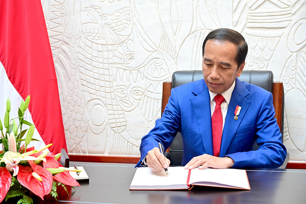 Ke depannya, untuk meningkatkan kerja sama antarkedua negara dalam bidang perdagangan, Presiden Jokowi juga mendorong terbukanya pintu ekspor produk kereta dari Indonesia ke Mozambik.