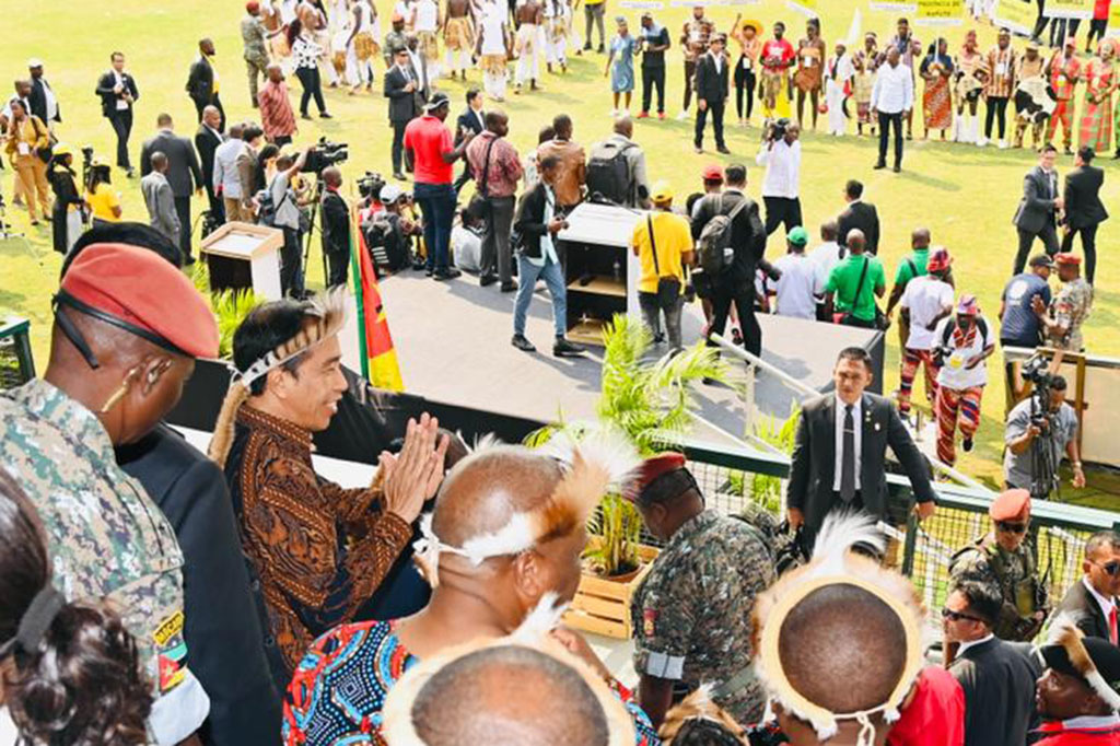 Hubungan persahabatan Indonesia dengan Mozambik terlihat nyata saat Presiden Joko Widodo menghadiri undangan Presiden Republik Mozambik Filipus Nyusi dalam acara pembukaan Festival Budaya Nasional 2023 atau National Festival of Culture Mozambik yang digelar di Lapangan Asosiasi Black Bulls, Maputo, Republik Mozambik, Rabu, 23 Agustus 2023.
