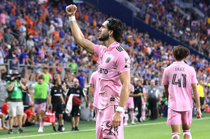 Miami tertinggal 2-0 saat waktu tersisa 22 menit, sebelum Messi melepaskan tendangan bebas dari kiri yang disundul oleh Leonardo Campana. Skor menjadi 2-1.