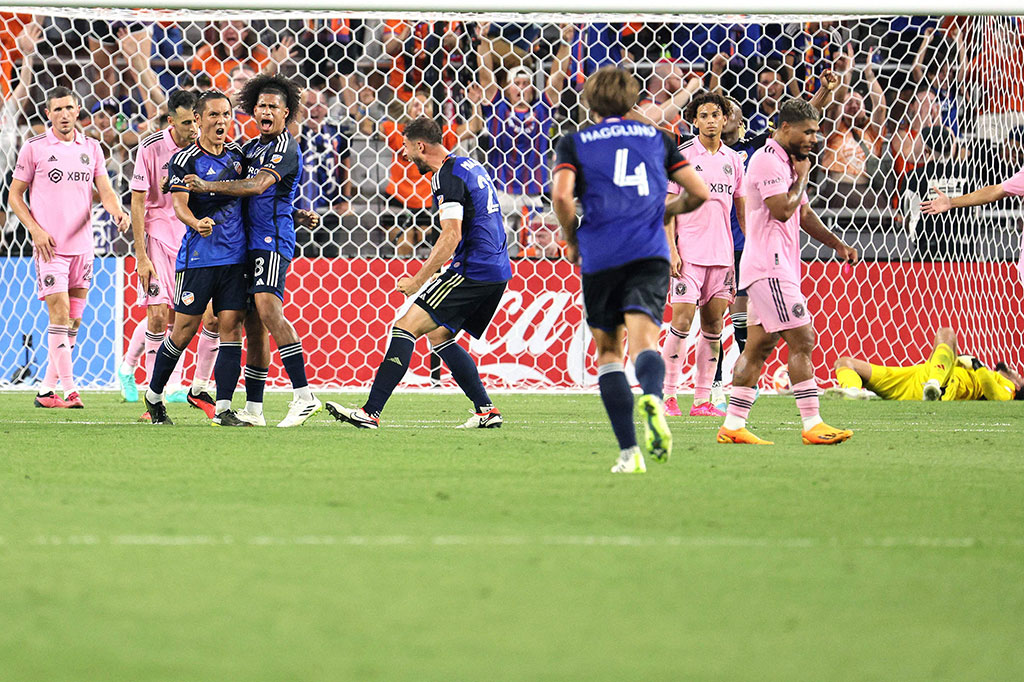 Tapi Cincinnati bangkit kembali di babak kedua dengan pemain sayap Jepang Yuya Kubo melepaskan tembakan kaki kanan ke sudut jauh melewati Drake Callender. Skor imbang 3-3.