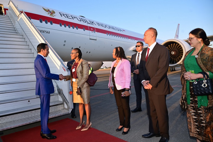 Dari Republik Mozambik, Presiden Joko Widodo tiba di Johannesburg, Republik Afrika Selatan, pada Rabu, 23 Agustus 2023. Pesawat Garuda Indonesia (GIA-1) yang membawa Presiden Jokowi dan rombongan tiba di Bandar Udara Internasional O.R. Tambo, Johannesburg, Republik Afrika Selatan sekitar pukul 17.00 waktu setempat.
