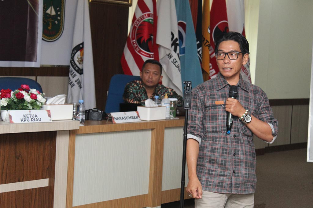 KPU Riau melaksanakan rapat koordinasi dengan KPU Kabupaten/Kota se-Provinsi Riau tentang Strategi Peningkatan Partisipasi Pemilih dalam Pemilu 2024. Rapat diikuti Divisi Sosialisasi Pendidikan Pemilih, Partisipasi Masyarakat dan SDM, Kasubbag Tekmas Operator Media Sosial KPU Kabupaten/Kota.