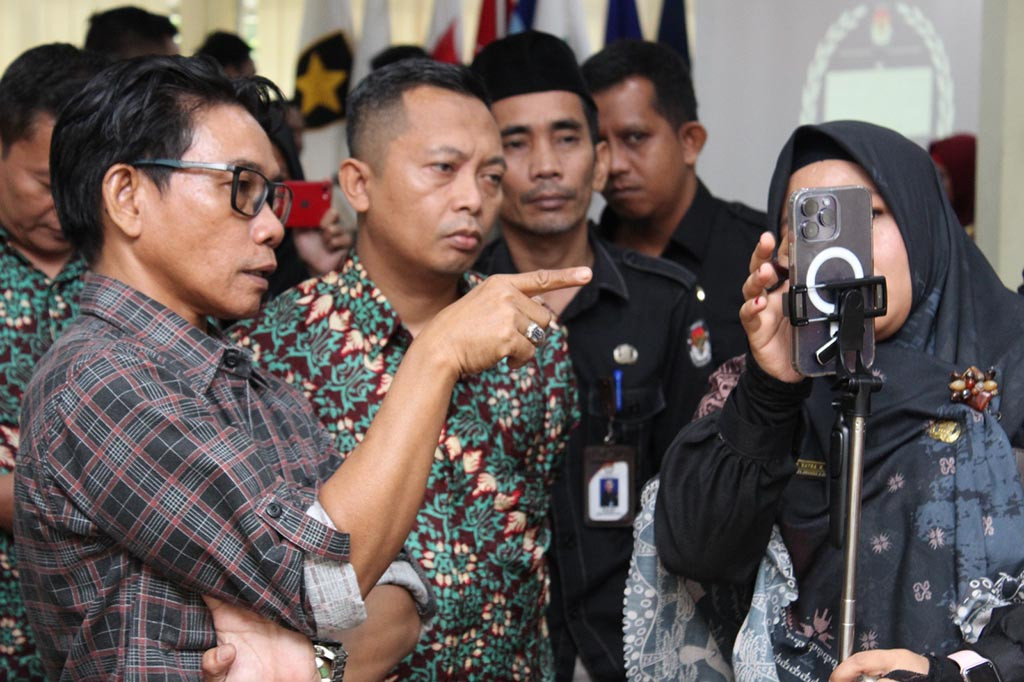 Koordinator Divisi Sosialisasi, Pendidikan Pemilih, Parmas, dan SDM KPU Provinsi Riau Nugroho Noto Susanto mengatakan betapa esensialnya pemahaman tentang cara menghasilkan konten menarik di platform media sosial. Hal ini bertujuan untuk memikat perhatian dan keterlibatan para pemilih menjelang Pemilu yang hanya tinggal kurang dari 180 hari lagi. Ditambah dengan jumlah pemilih pemula di Riau yang mencapai angka 488.000, semestinya menjadi pendorong bagi KPU se-Riau untuk meningkatkan upaya sosialisasi lebih intensif, meskipun dalam keterbatasan dana.