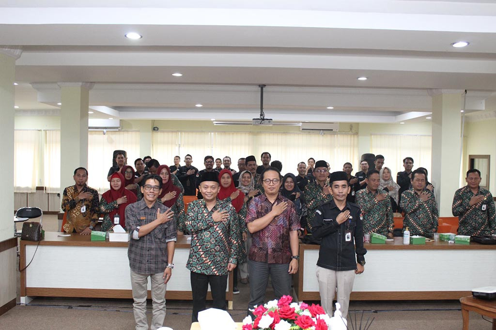 Ia menjelaskan, rapat koordinasi yang dilaksanakan di ruang pertemuan Lantai 2 Kantor KPU Riau menghadirkan dua pemateri ahli di bidang media sosial dan pembuatan konten, Eko Faizin dan Hermawan Hariadi. Sesi pertama dibuka dengan Hermawan Hariadi, fotografer dan videografer independen sekaligus pimpinan CV Siak Video. Dalam materinya, Hermawan menyampaikan kiat-kiat membuat konten yang menarik seperti pengambilan sudut gambar, editing, naskah, hingga peralatan penunjang seperti tripod dan mikrofon.