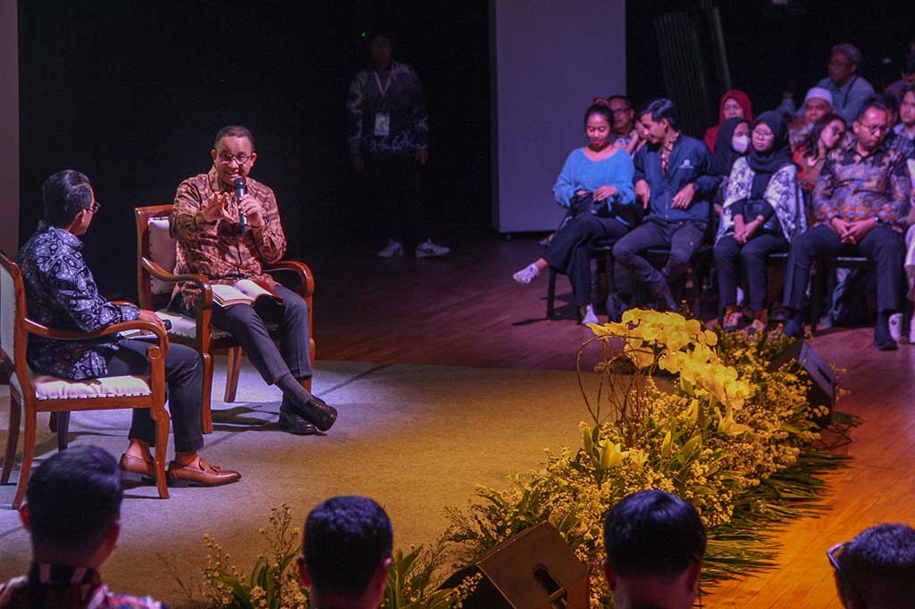 Selain itu, kata dia, negara wajib memberikan dukungan insentif terkait pengembangan diri seperti alat kerja hingga sarana dan prasaran, untuk menampilkan hasil karya mereka.