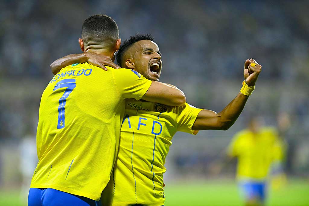 Di menit ke-37 memanfaatkan umpan silang di sisi kanan dari Sultan Al-Ghannam, sundulan Ronaldo bersarang di sisi pojok kanan penjaga gawang Al Fateh Jacob Rinne dan menambah kedudukan 2-0 hingga turun minum.