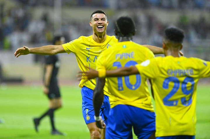 Di masa perpanjangan waktu Ronaldo menggenapkan hattrick pada pertandingan ini usai mampu menyontek bola hasil umpan dari Nawaf Boushal. Al Nassr menang telak 5-0.