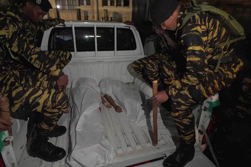 Palang Merah yang berada di lokasi kejadian menambahkan: 