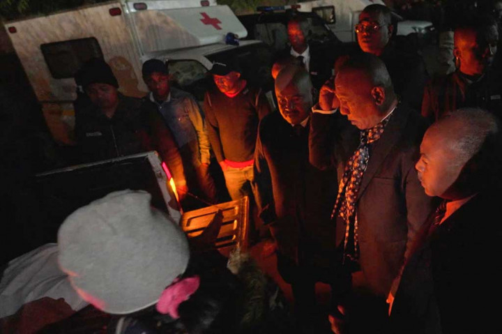 Perdana Menteri negara Samudera Hindia Christian Ntsay awalnya menyebutkan jumlah korban jiwa adalah 12 orang tewas dan sekitar 80 orang terluka.