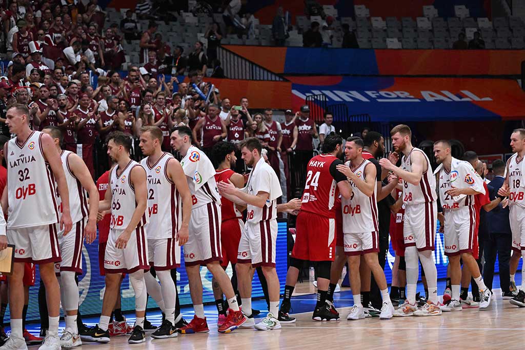 Latvia menjalani debutnya di Piala Dunia FIBA 2023 dengan sangat manis, yakni mencetak lebih dari 100 poin, atau tepatnya 109-70 saat mengalahkan Lebanon di Indonesia Arena Gelora Bung Karno Jakarta, Jumat, 25 Agustus 2023 malam.