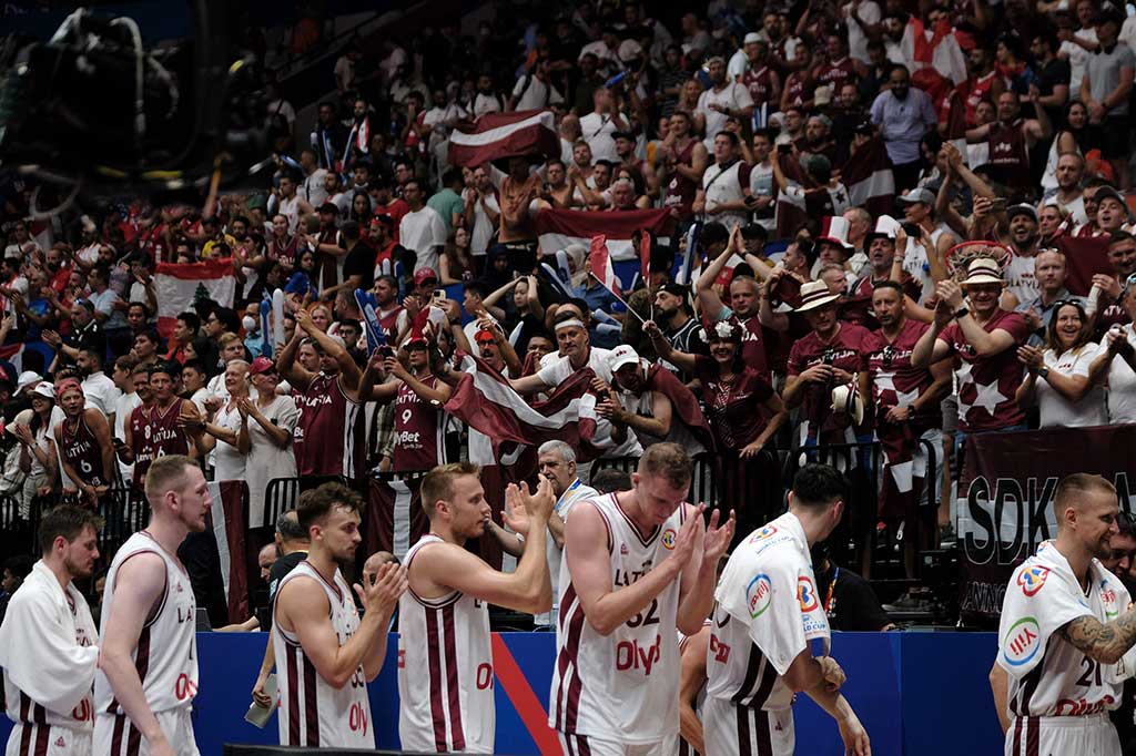 Poin triple digit itu dicetak oleh Latvia dengan separuhnya dibuat lewat tembakan tripoin. Tim asuhan Luca Banchi itu membuat 54 poin dari tembakan tiga angka dengan akurasi mencapai 51,4 persen.