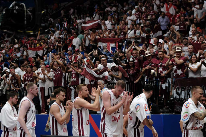 Poin triple digit itu dicetak oleh Latvia dengan separuhnya dibuat lewat tembakan tripoin. Tim asuhan Luca Banchi itu membuat 54 poin dari tembakan tiga angka dengan akurasi mencapai 51,4 persen.