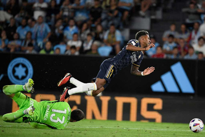 Pada menit ke-65, Real Madrid memperoleh hadiah penalti seusai Rodrygo dilanggar oleh penjaga gawang Celta Vigo Ivan Villar. 