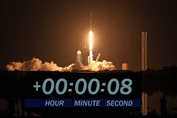 Misi Crew-7 dipimpin oleh Jasmin Moghbeli dari Amerika, dengan kru Andreas Mogensen dari Denmark, Satoshi Furukawa dari Jepang, dan Konstantin Borisov dari Rusia.  