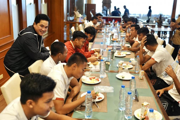 Menteri BUMN itu tidak meragukan perjuangan yang diberikan oleh para pemain selama mengikuti kompetisi level Asia Tenggara tersebut. Meskipun dengan segala keterbatasan yang dimiliki, skuad asuhan Shin Tae-yong itu tanpa diduga berhasil mengamankan tiket ke babak final.