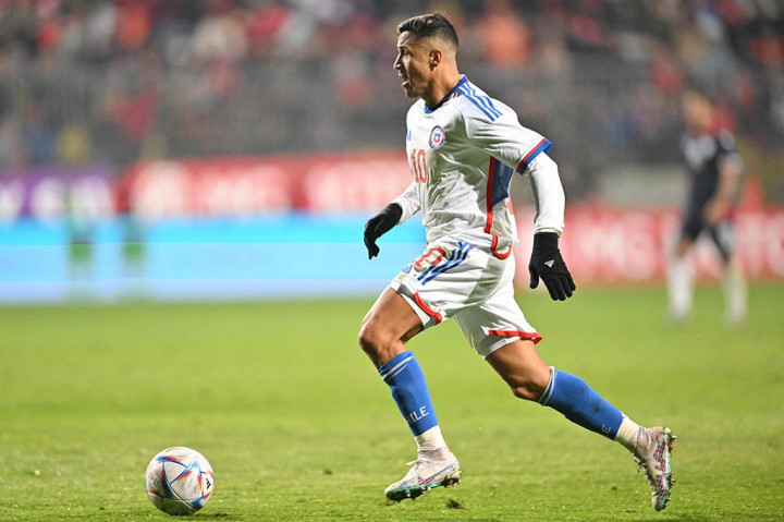 Alexis Sanchez resmi kembali berseragam Inter Milan, klub yang sempat dibelanya pada musim 2019/2020 dan 2020/2021, dengan kontrak jangka pendek satu tahun sampai Juni 2024.