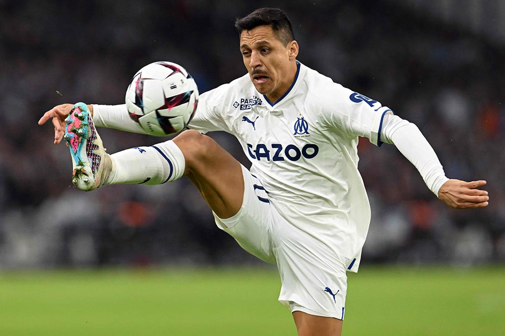 Alexis menghabiskan musim lalu di klub Prancis Olympique Marseille dimana ia mencetak 18 gol dan 3 assists dalam 44 pertandingan di semua kompetisi dan berhasil mengantar timnya finis pada posisi ketiga di Liga Prancis pada musim lalu. Di Inter, ia akan mengenakan nomor punggung 70. 