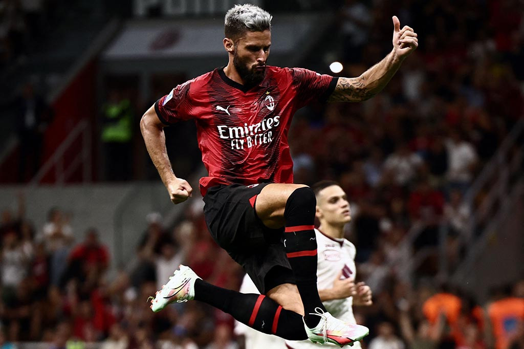Rosonerri membuka keunggulan pada menit ke-33. Christian Pulisic memulai pergerakan dengan mengirim umpan terobosan kepada Ruben Loftus-Cheek yang kemudian menyodorkannya kepada Giroud, namun bola terlewat dari pemain Prancis itu dan justru dapat disambar Pulisic untuk dikonversi menjadi gol.
