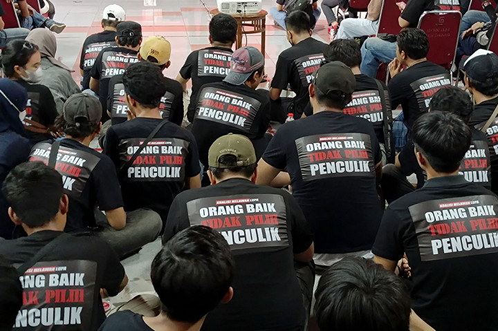 Kegiatan bertajuk 'Selamat Ulang Tahun Wiji Thukul, Kau Dimana?', dilaksanakan di Galeri Nasional Gambir, Jakarta, Sabtu, 26 Agustus 2023 malam. Para peserta kompak mengenakan kaos hitam bergambar Wiji Thukul dan bertuliskan Koalisi Melawan Lupa: Orang Baik Tidak Pilih Penculik.