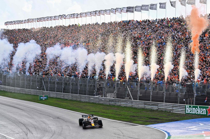 Pembalap Red Bull Max Verstappen berhasil mencetak hattrick kemenangan Grand Prix Belanda tiga musim berturut-turut sekaligus menyempurnakan akhir pekan di Sirkuit Zandvoort pada Minggu, 27 Agustus 2023