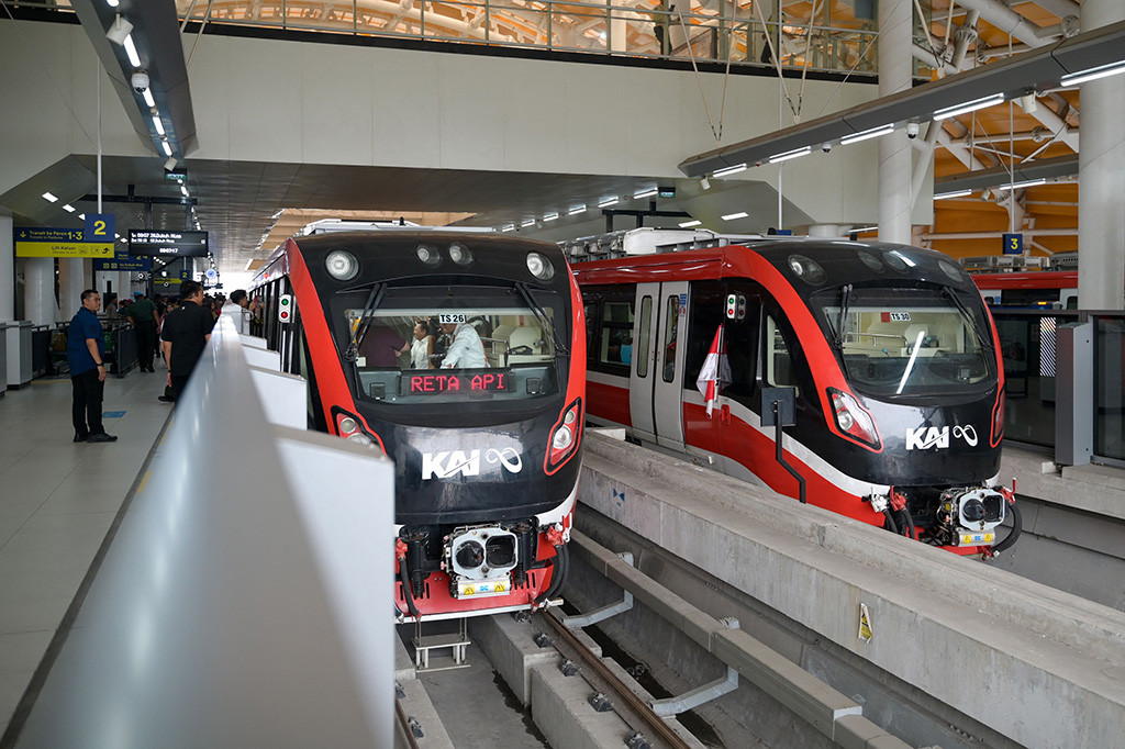 Presiden Joko Widodo meresmikan operasionalisasi Lintas Raya Terpadu (LRT) atau Kereta Api Ringan Jakarta, Bogor, Depok, dan Bekasi (Jabodebek) di Stasiun Cawang, Jakarta, Senin, 28 Agustus 2023.